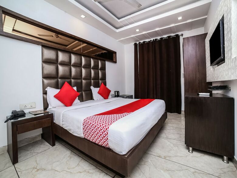 Oyo 11150 Hotel Bella Vista