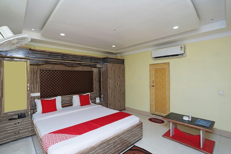 Oyo 24971 Hotel South City