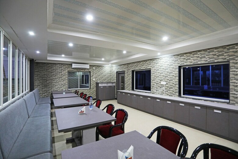 Oyo 24971 Hotel South City