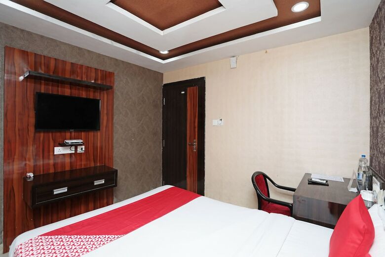 Oyo 24971 Hotel South City
