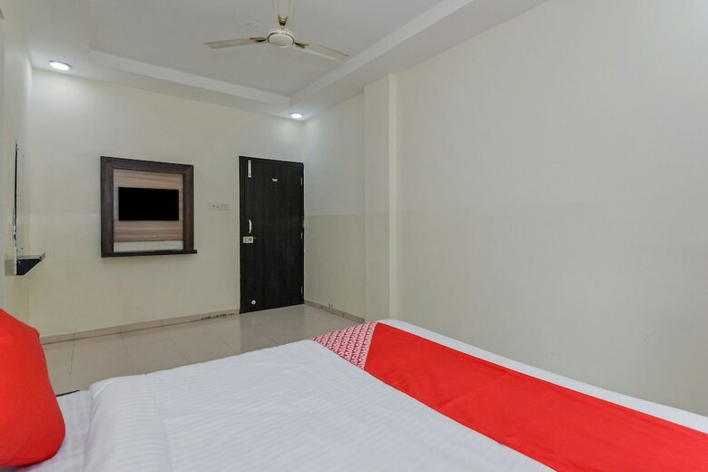 Oyo 23697 Hotel Krishna Palace