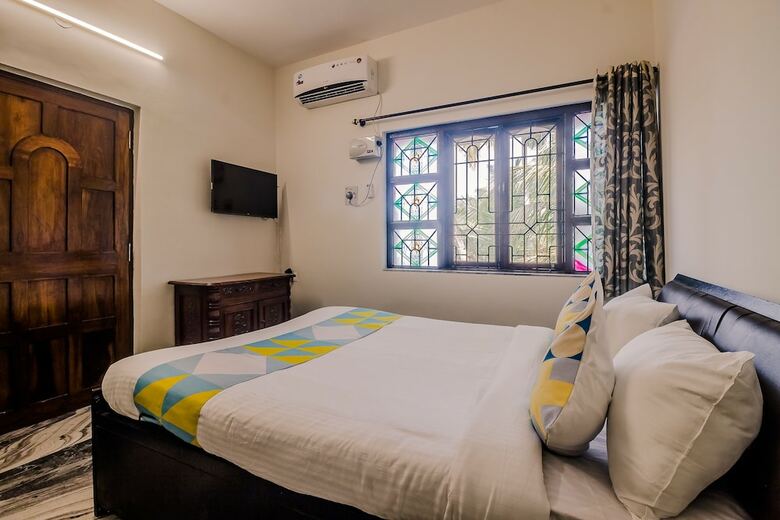Oyo 24035 Home La Indiana Morjim