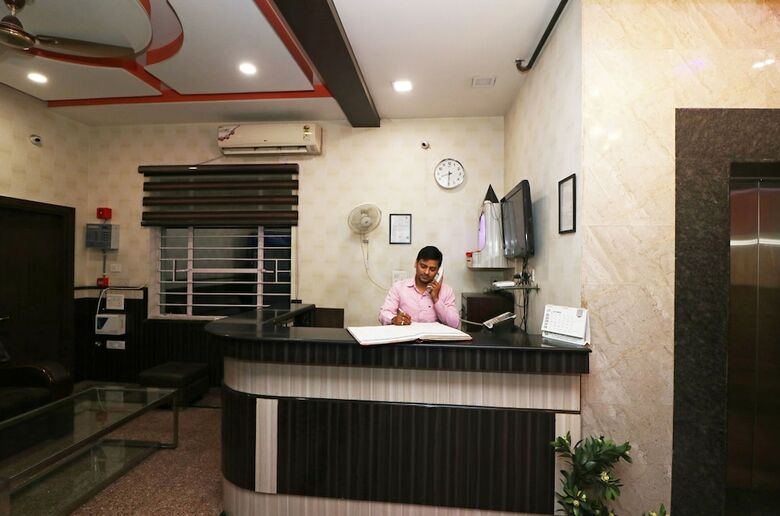 Hotel Oyo 23681 Hira Palace