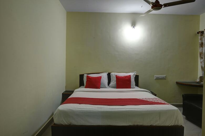 Hotel Oyo 22499 Vishnu Residency