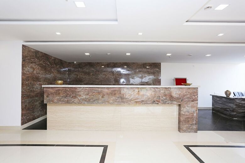 Apartamentos Oyo 18826 Hotel Emerald