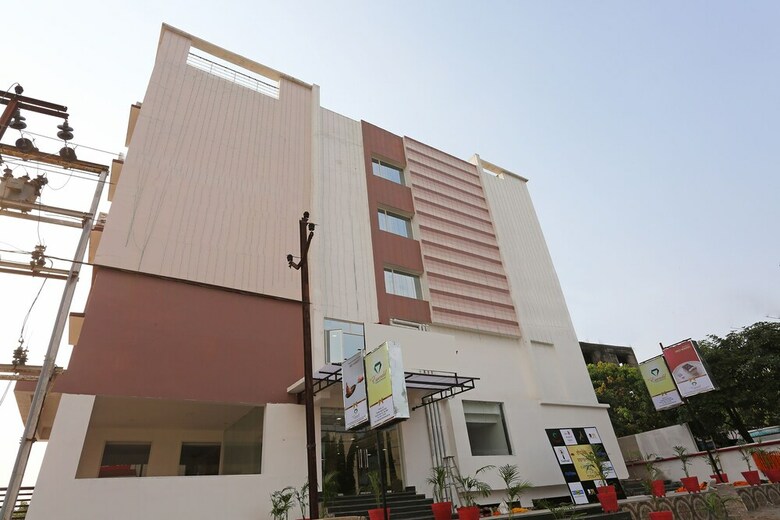 Apartamentos Oyo 18826 Hotel Emerald
