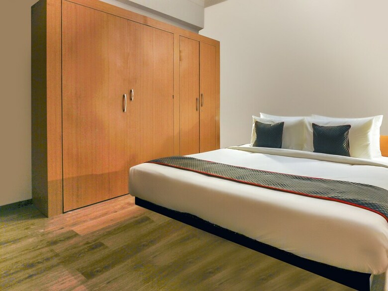 Hotel Oyo 17209 Silverkey Malikarjuna Residency Gachibowli