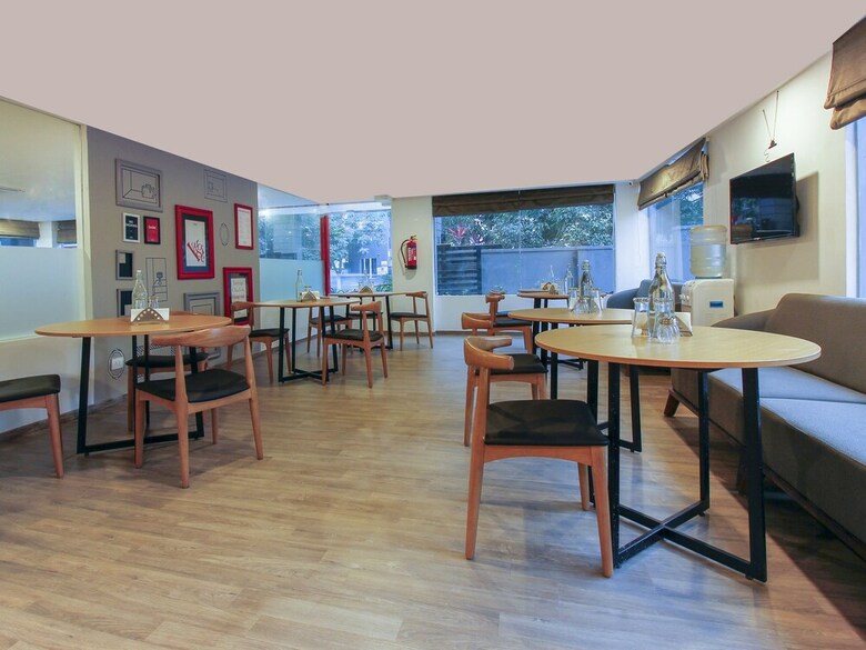 Hotel Oyo 17209 Silverkey Malikarjuna Residency Gachibowli