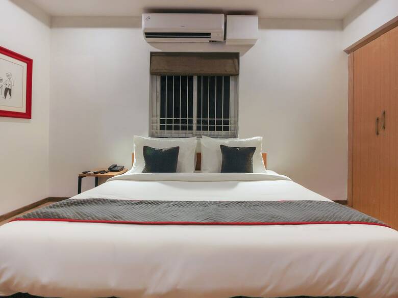 Hotel Oyo 17209 Silverkey Malikarjuna Residency Gachibowli