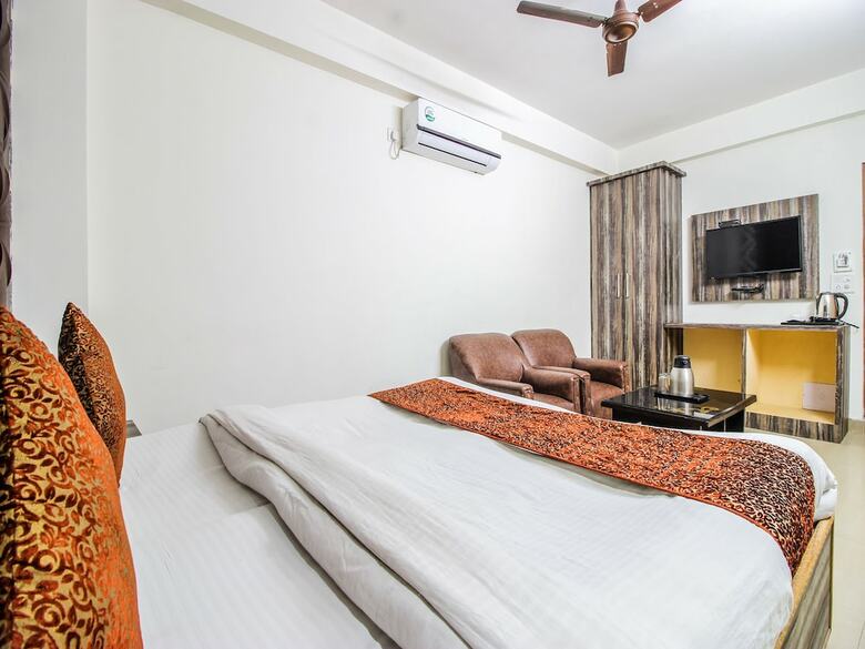 Oyo 24801 Hotel Star Palace
