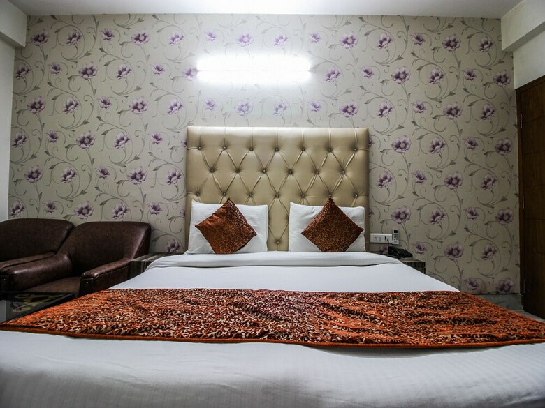 Oyo 24801 Hotel Star Palace