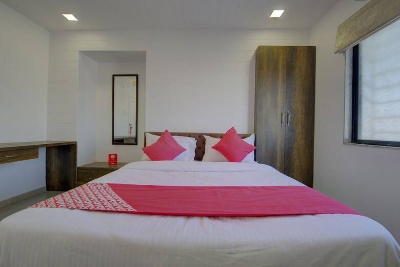 Hotel Oyo 17036 Rk's Regency