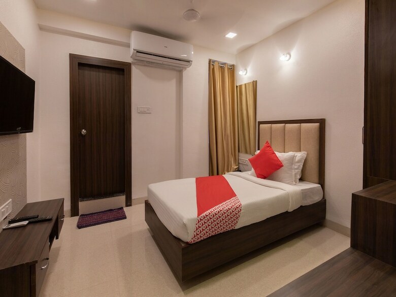 Hotel Oyo 15365 Royal Galaxy Park