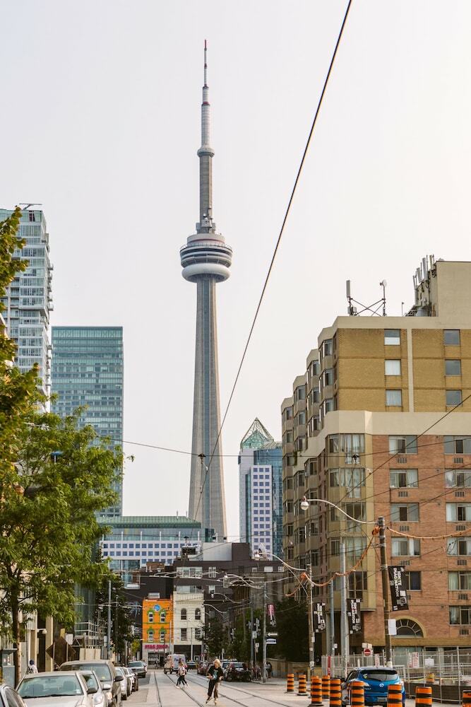 Quickstay - Luxurious 2-bedroom Condo (Downtown Core)