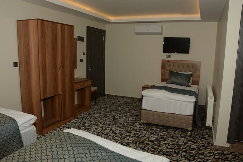 Ada Hotel