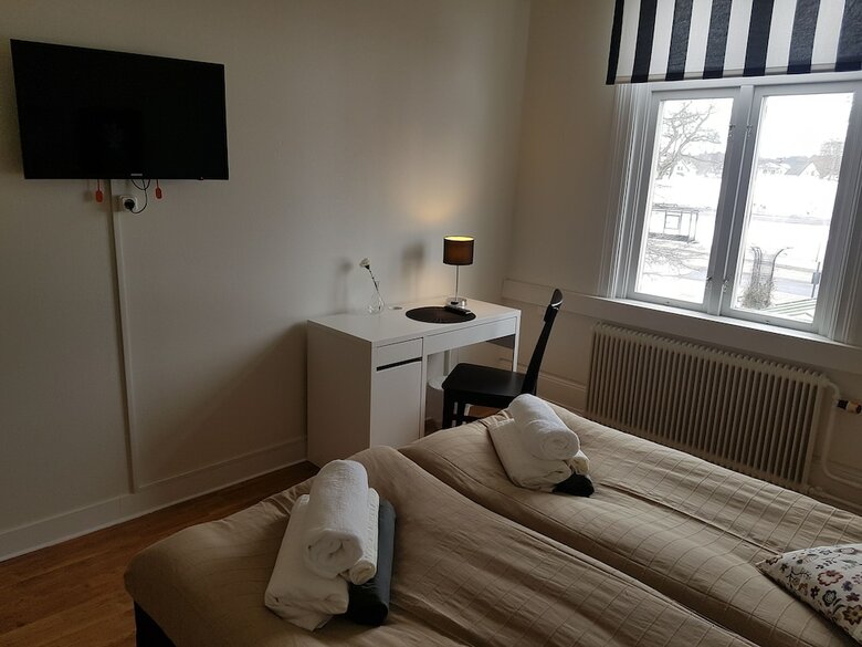 Bed & Breakfast J�rnv�gshotellet Skara