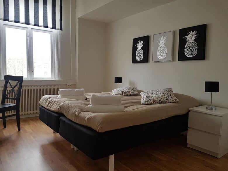 Bed & Breakfast J�rnv�gshotellet Skara
