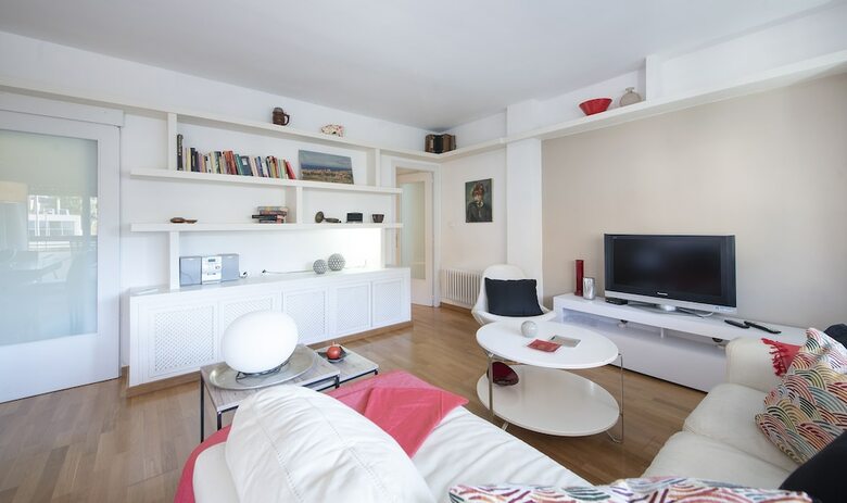 Tennis Apartment Th105