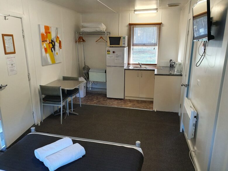 Seven Mile Beach Cabin And Caravan Park