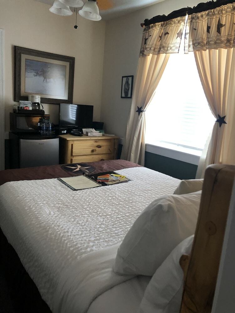 The Bent Elbow Hotel And Restaurant