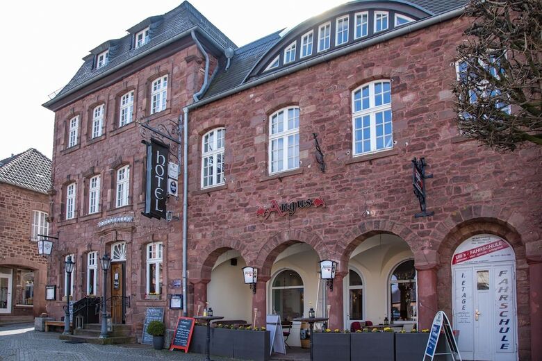 Hotel & Restaurant Ratskeller Nideggen