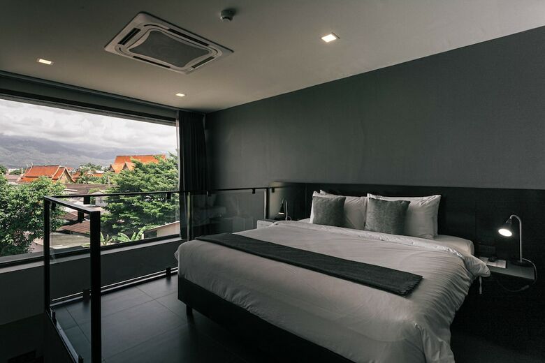 Crew Hotel