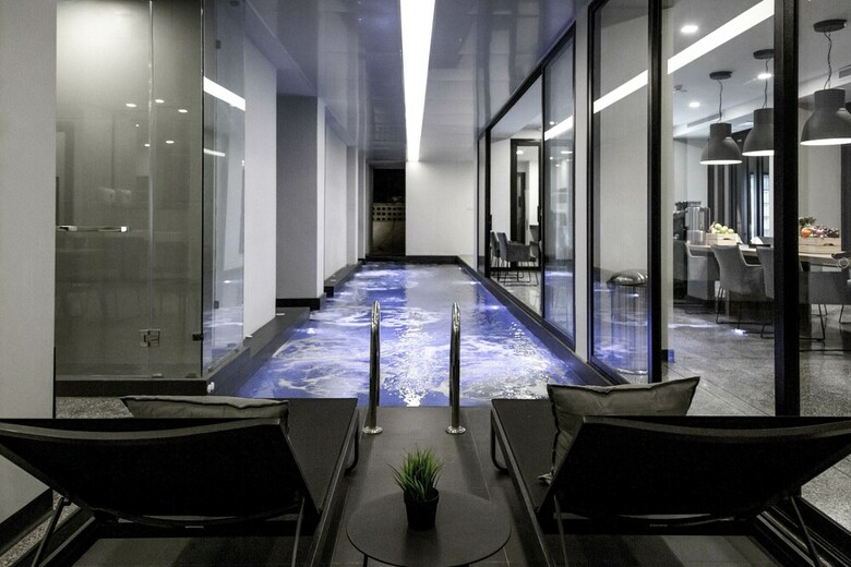 Crew Hotel