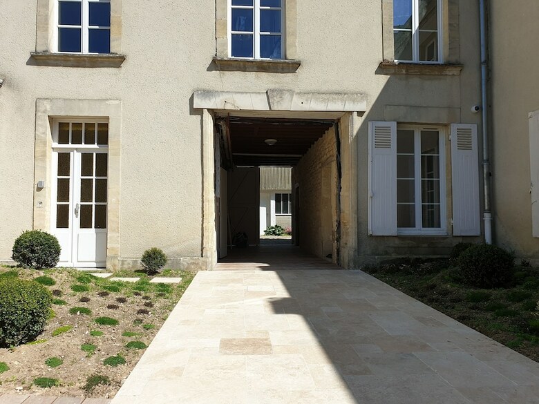 Au Loup Historic Apartments