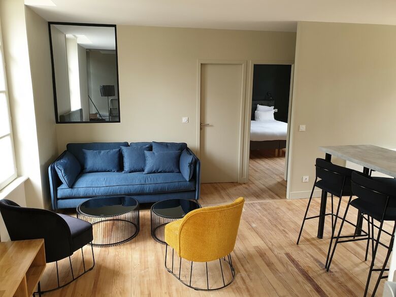 Au Loup Historic Apartments