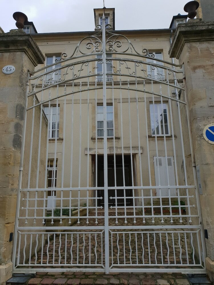 Au Loup Historic Apartments