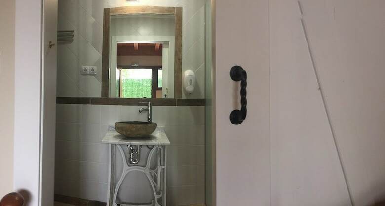 Hostal Albergue La Cala