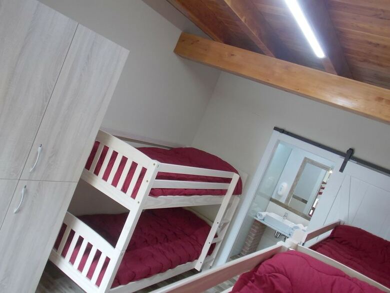 Hostal Albergue La Cala