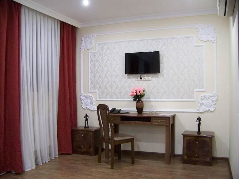 Sky Lux Hotel