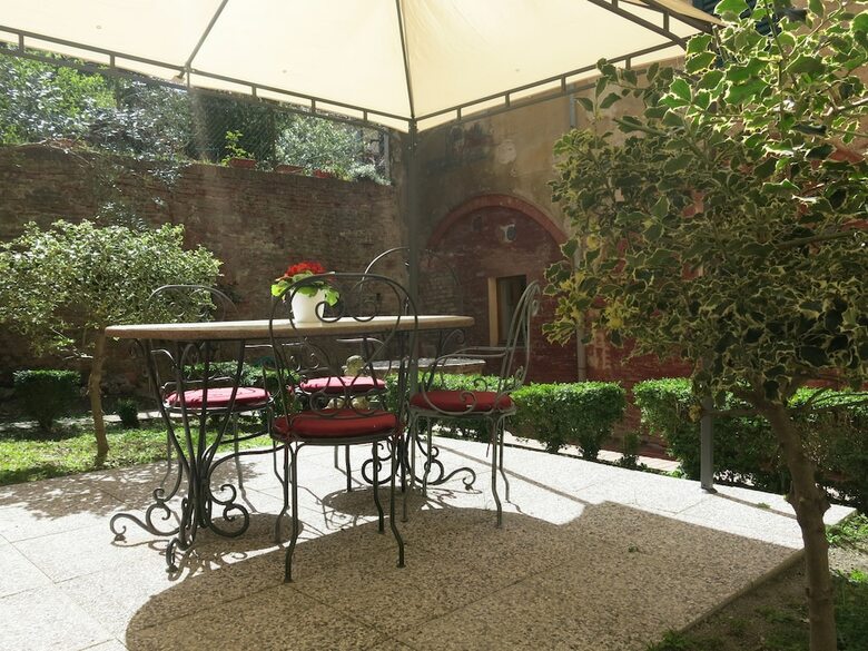 Piazza Paradiso Accomodation