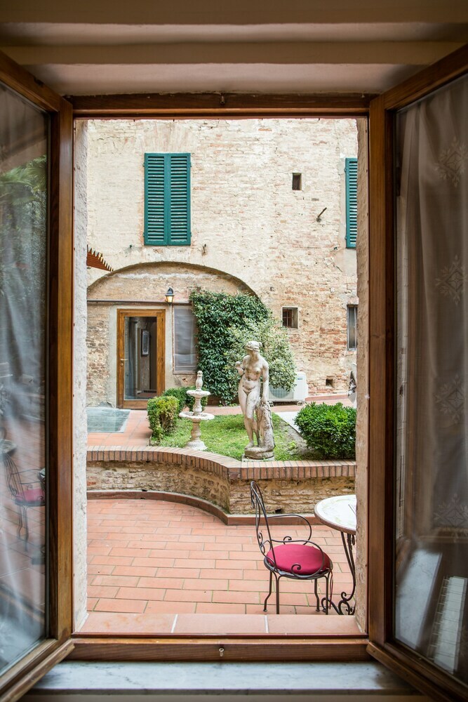 Piazza Paradiso Accomodation