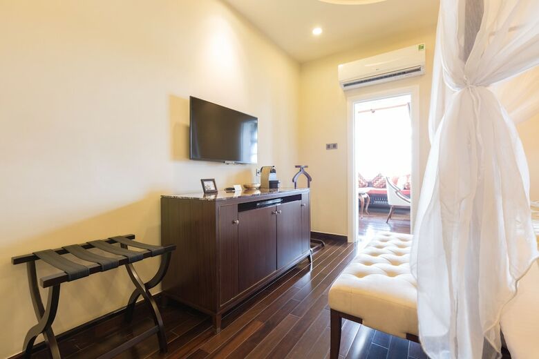 Hotel Villa Song Saigon
