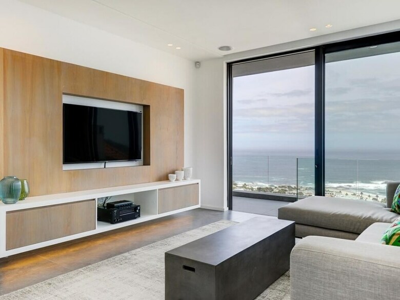 Villa Skyline Views