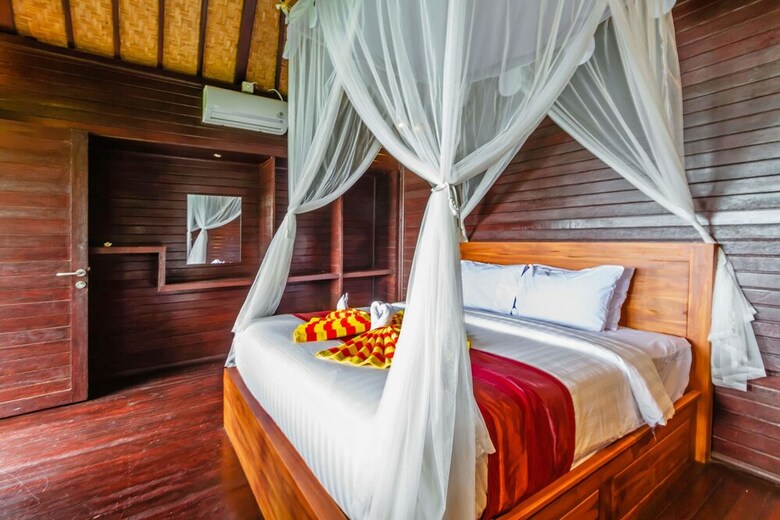 Bed & Breakfast Pula Huts Lembongan