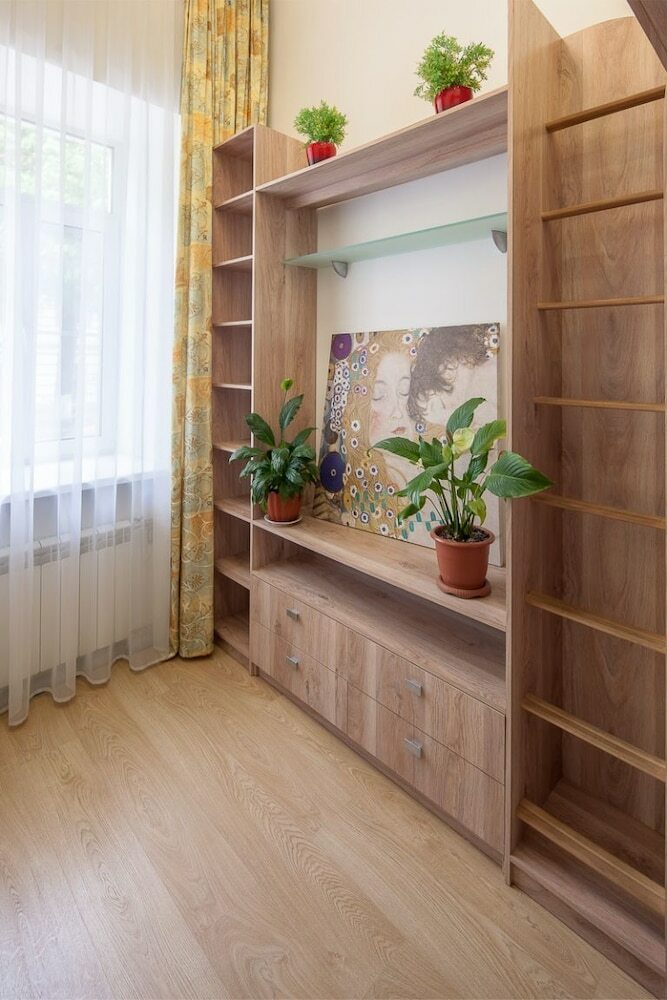 Apart-comfort On Maksimova 5