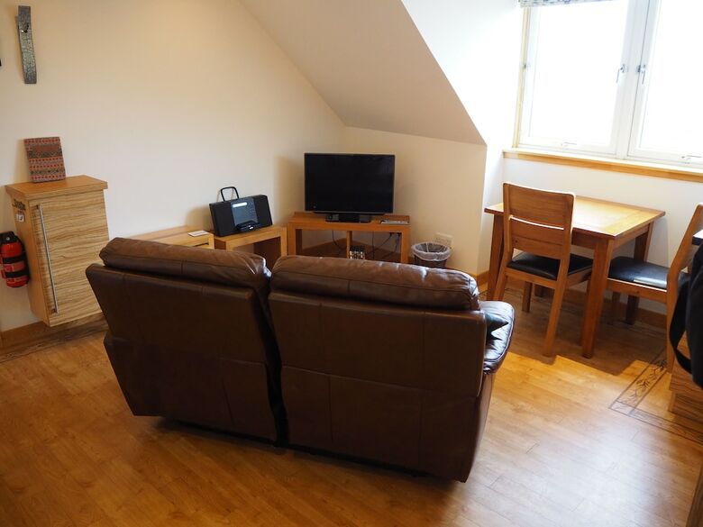 Decca Apartments