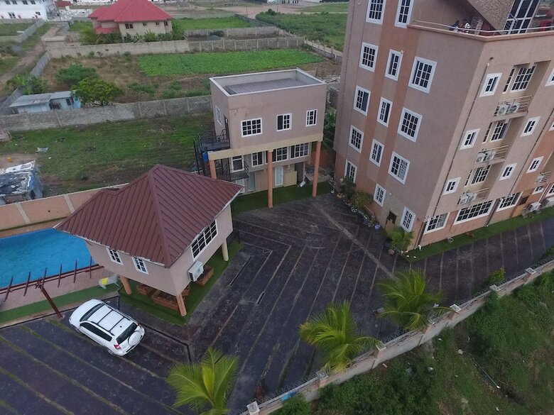 Plus 33 Hotel