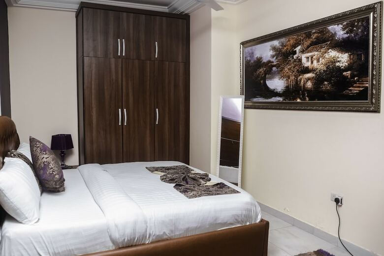 Plus 33 Hotel