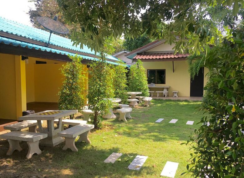 Hotel Phupha Beach Resort