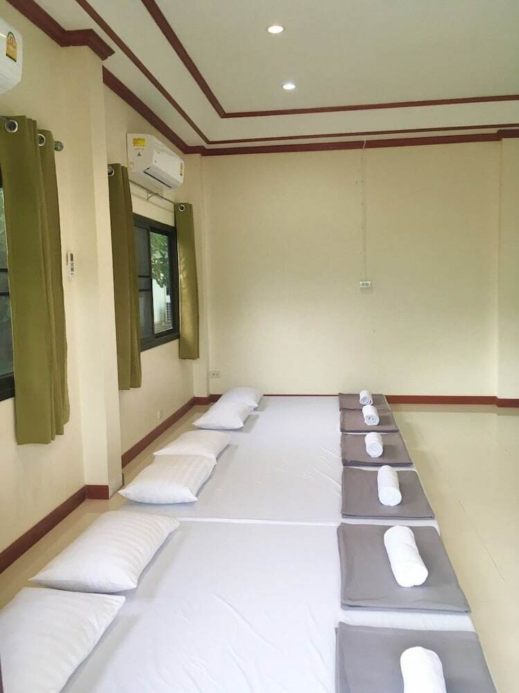Hotel Phupha Beach Resort