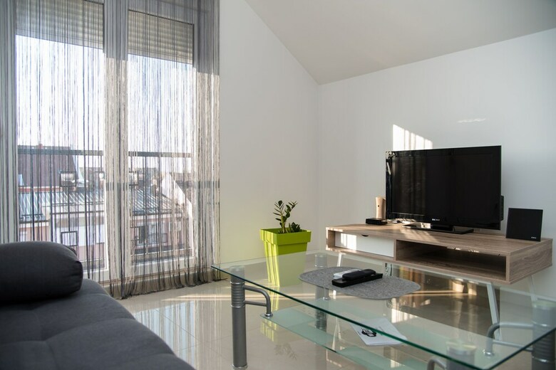 King Peter Apartments