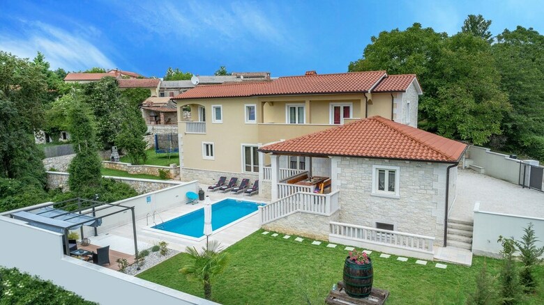 Villa Mira
