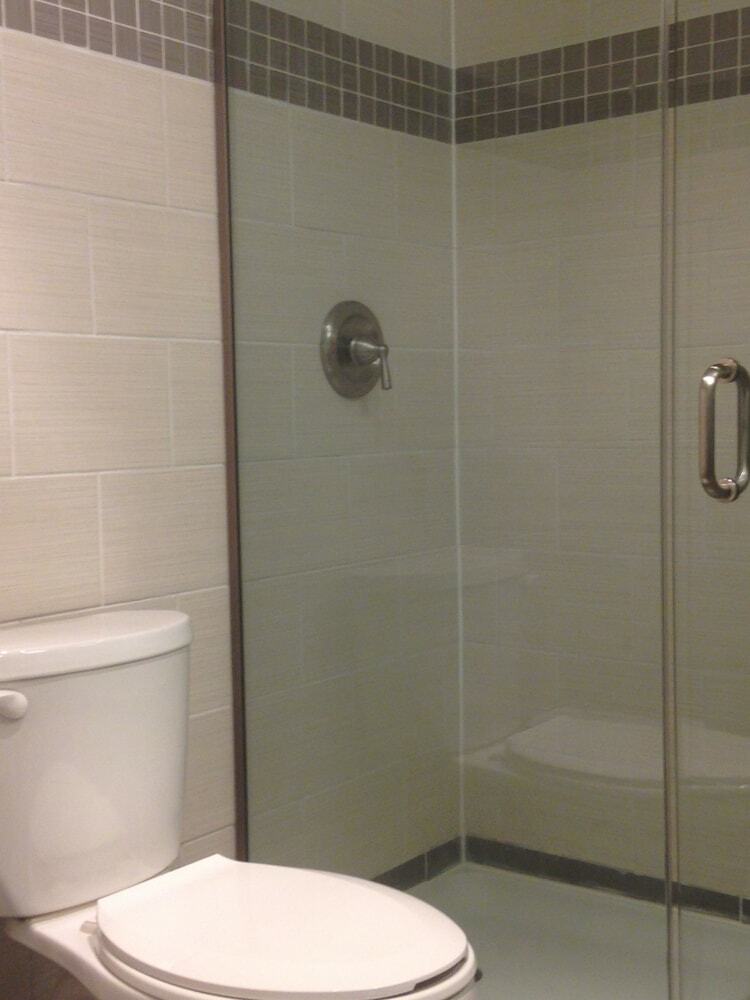 Capital Hill Hotel And Suites