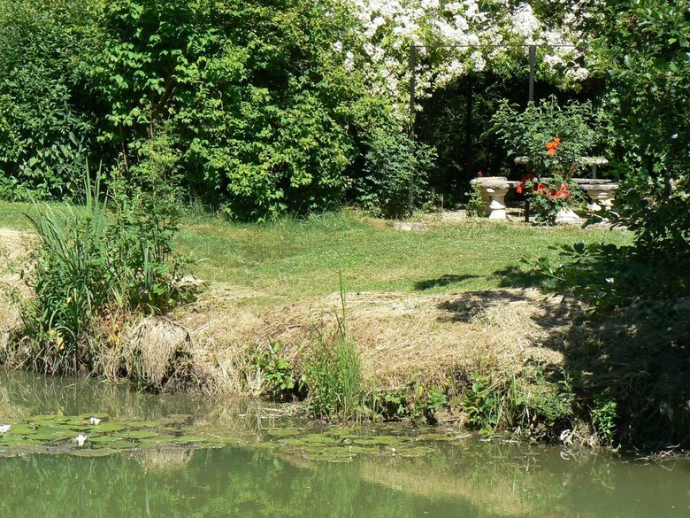 G�te De La Maison De L?�tang