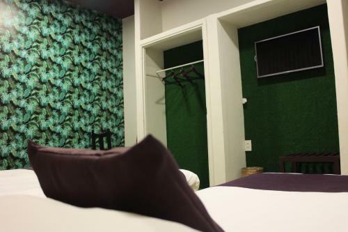 City Hotel