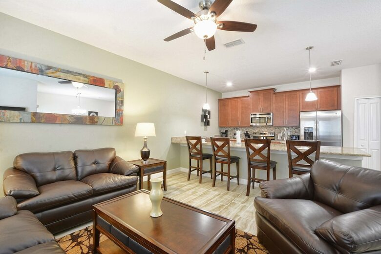Storey Lake- 4 Bedroom Townhome W/spashpool-1619st